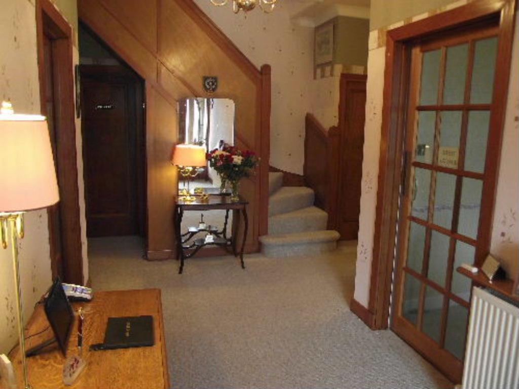 Whin Park Guest House Ларгс Екстериор снимка