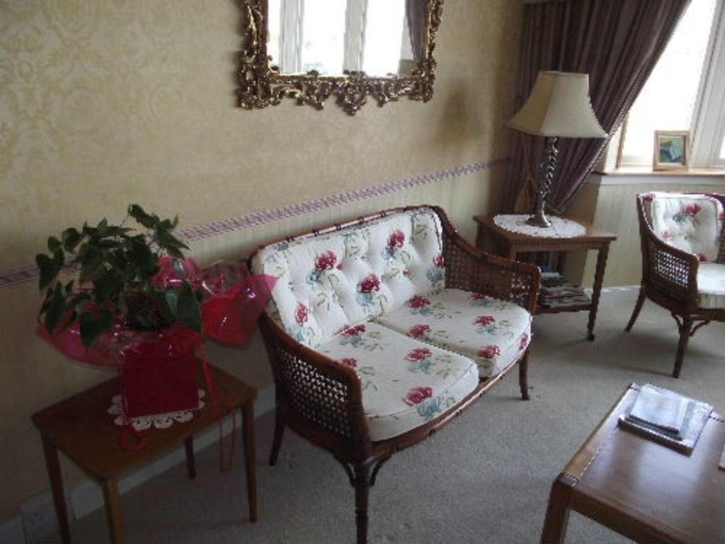 Whin Park Guest House Ларгс Екстериор снимка
